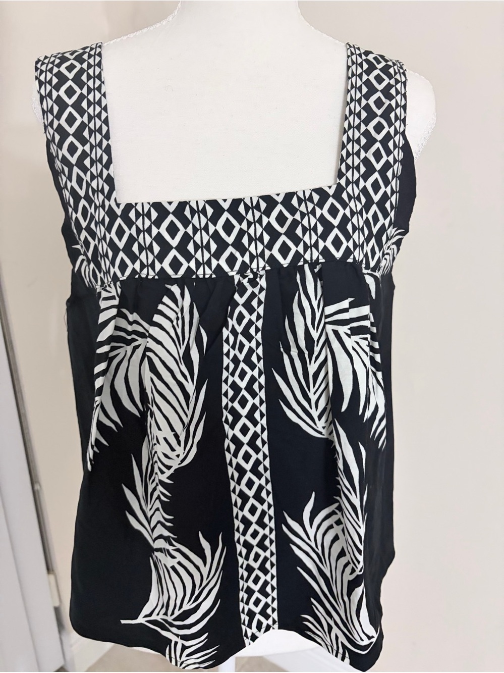 4our Dreamers NWT Boho Geometric Palm Square Neck Tank Top Black White XS